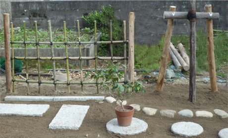 四つ目垣は庭師、塩田剪庭園。