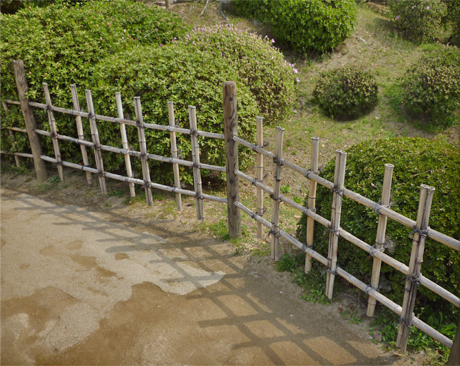 竹垣は庭師、塩田剪庭園。